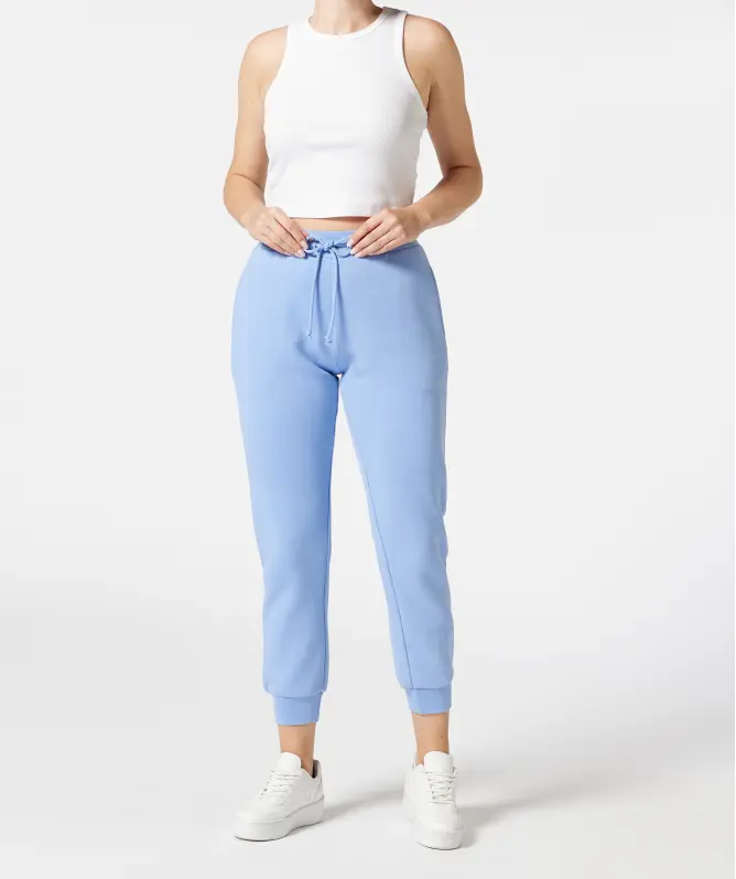 Opamning oldida erektsiya bor edi