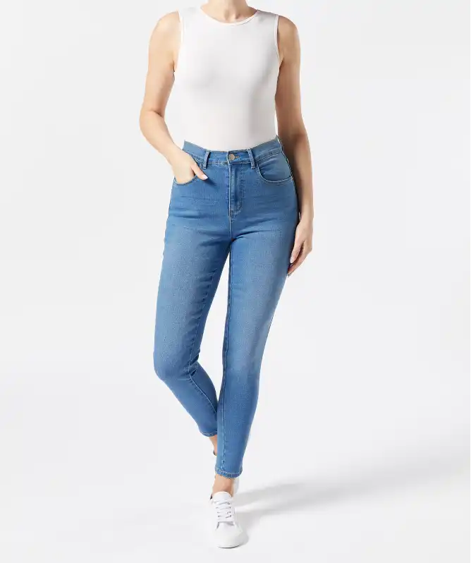 Jeansy z efektem sprania