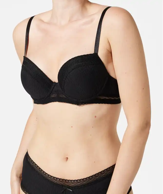 Push-up podprsenka s žebrovanou strukturou