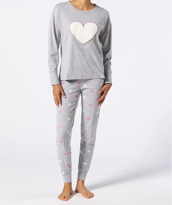 Pyjama met hartapplicatie