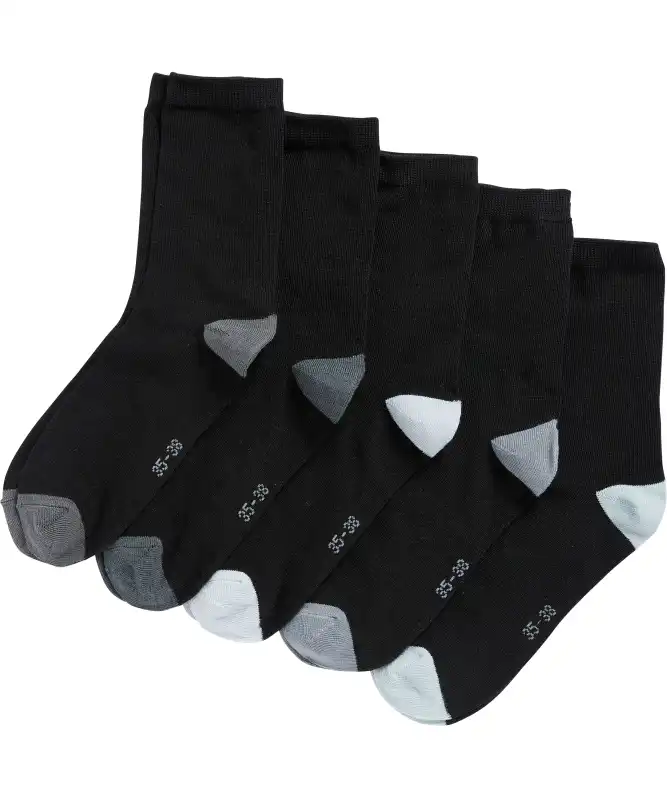 Socken mit Kontrastelementen