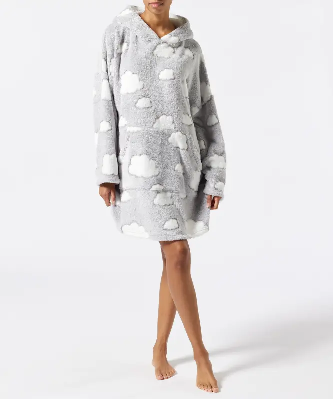 Qisqa sochli sargish ayol sikiladi