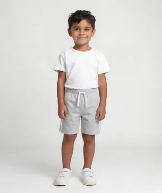 Shorts mit Streifen