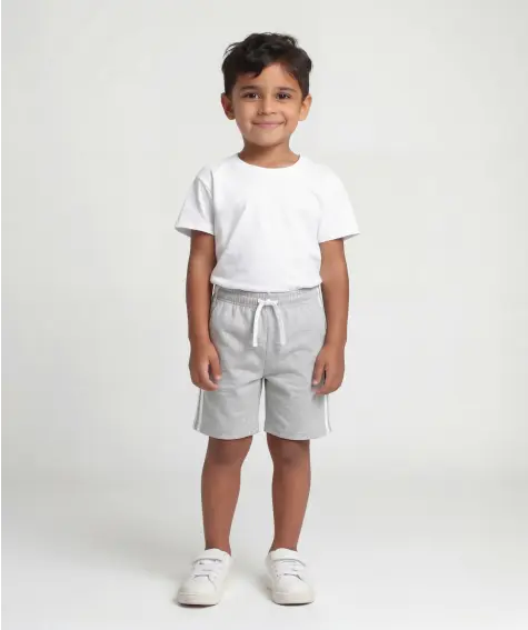 Shorts mit Streifen