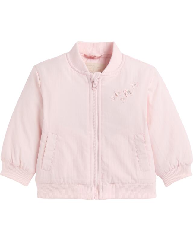 جاكيت برقع زهور للرضيعة، وردي فاتح (KiK Jacke mit Blumen-Aufnähern (hellrosa)) — KiK, منتج ألماني أصلي في المغرب