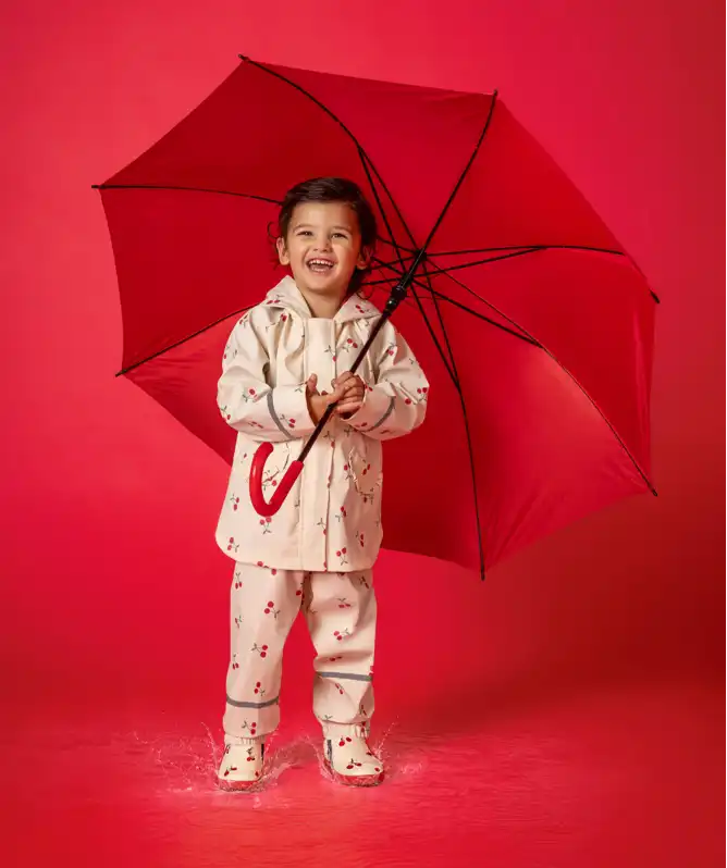 Regenbroek met kersen