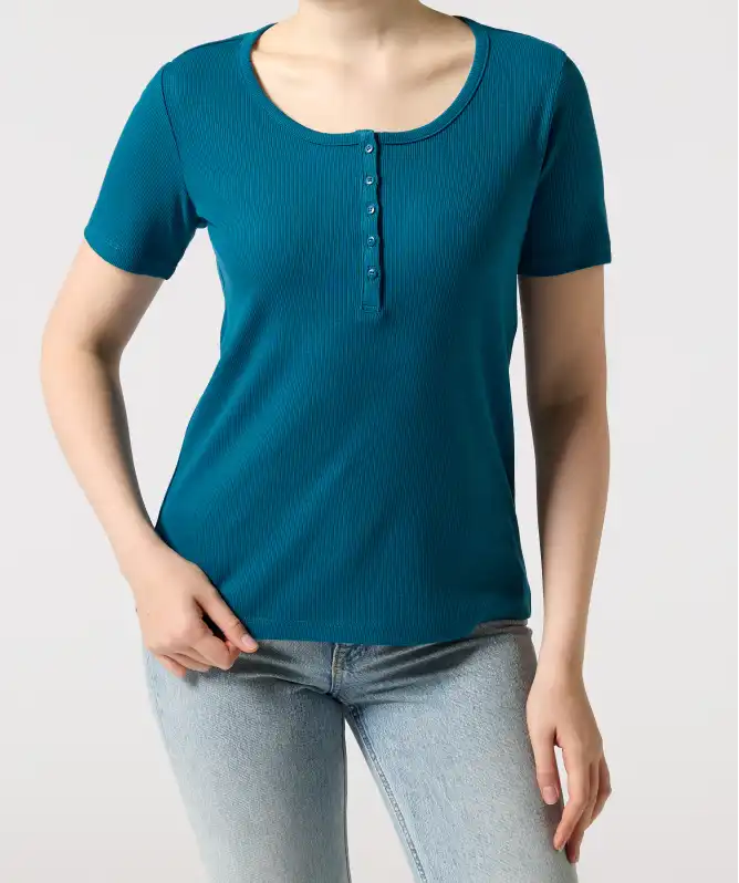 T-Shirt mit Knopfleiste