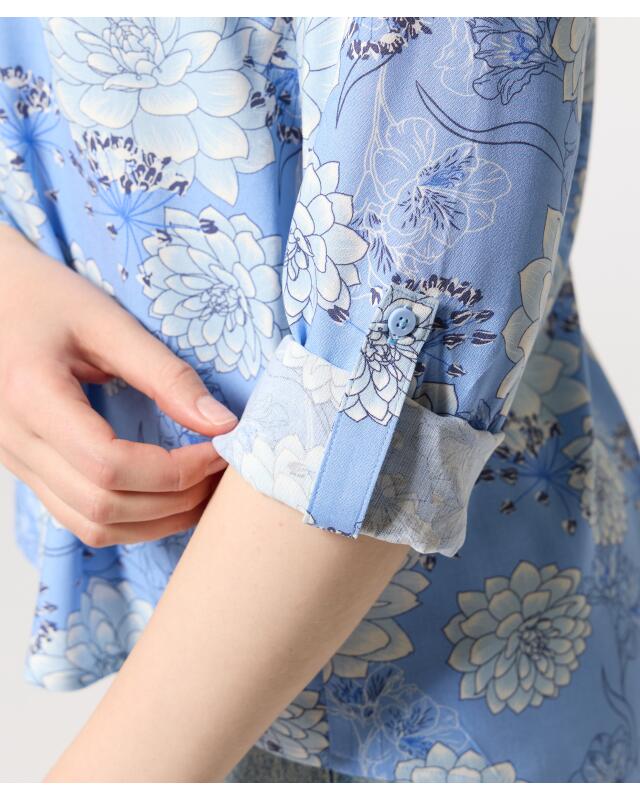 بلوزة بزهور للنساء، أزرق مطبوع (KiK Blumen-Bluse (blau bedruckt)) — KiK, منتج ألماني أصلي في المغرب