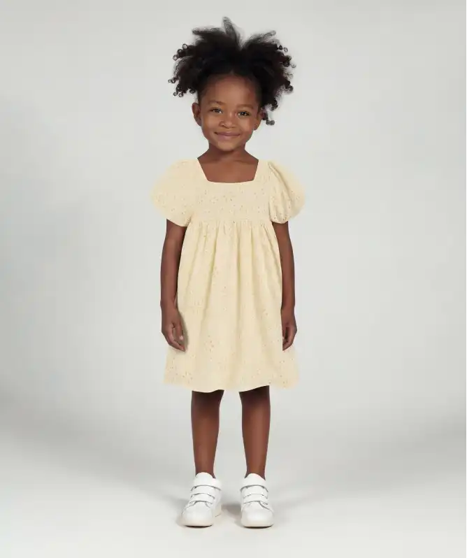 Kleid mit Lochstickerei