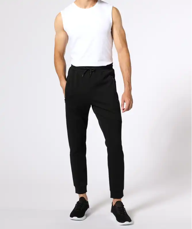 Tepláky v motorkářském stylu