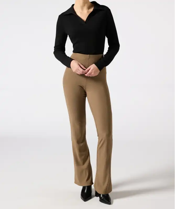 Uitlopende broek lichtbruin