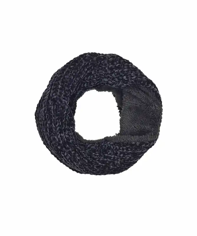 Komin z grubym dzianinowym wzorem