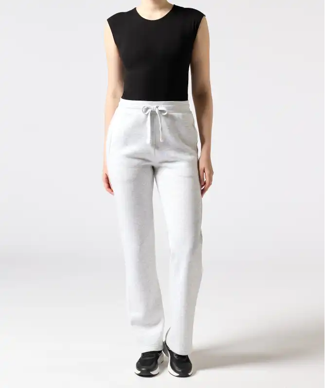 Tepláky s širokými nohavicemi