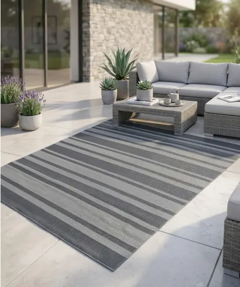 Gestreifter Outdoorteppich