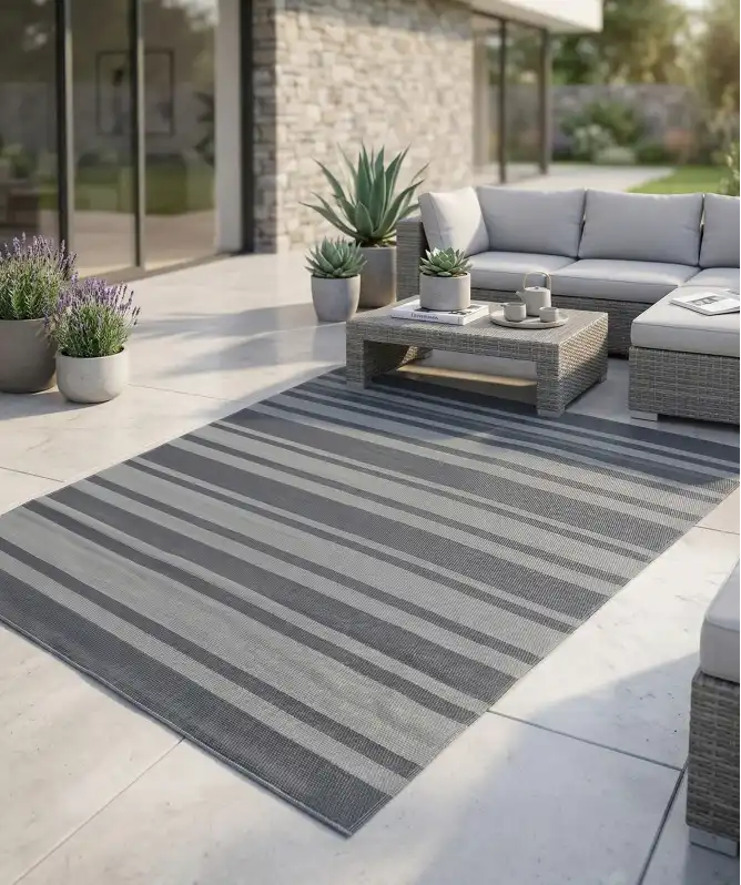Gestreifter Outdoorteppich