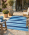 Gestreifter Outdoorteppich blau