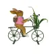 Deko-Hase auf Fahrrad Ostern