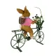 Deko-Hase auf Fahrrad Ostern
