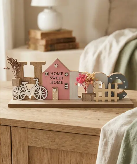 Deko-Schriftzug mit Accessoires