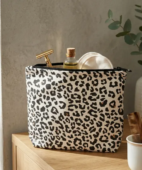 Kulturtasche mit Leoprint und Reißverschluss