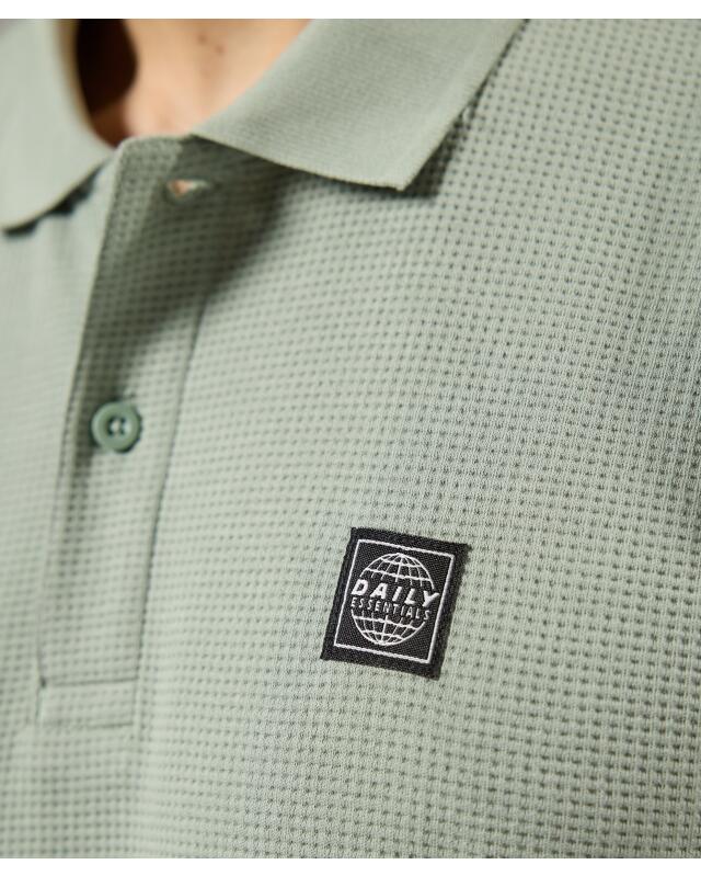 Polo à écusson homme, vert clair (KiK Poloshirt mit Aufnäher (hellgrün)) — KiK, produit allemand authentique au Maroc