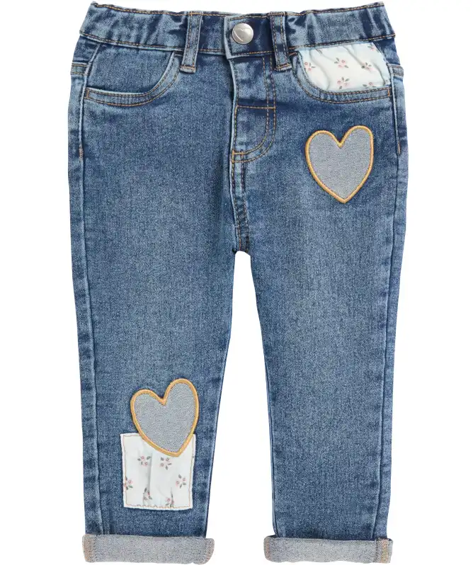 Jeans mit Herz-Patches