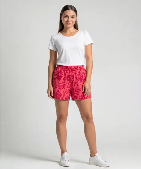 Rote Shorts