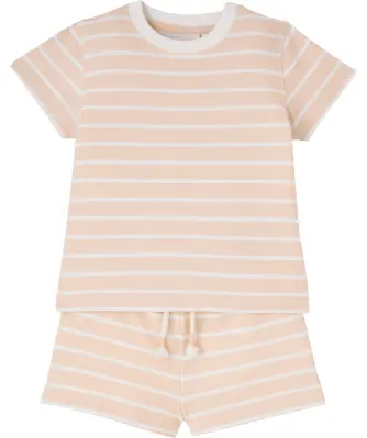 T-Shirt + Shorts mit Streifen