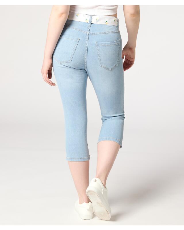 Jean capri avec ceinture en tissu femme, jean clair (KiK Capri-Jeans mit Stoffgürtel (jeansblau hell)) — KiK, produit allemand authentique au Maroc