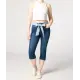 Capri-Jeans mit Stoffgürtel