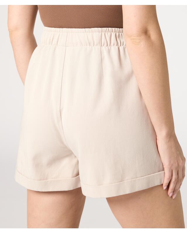 Short à poches plaquées sur les côtés femme, crème (KiK Shorts mit aufgesetzten Seitentaschen (creme)) — KiK, produit allemand authentique au Maroc