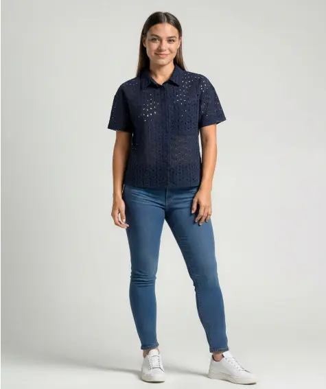 Bluse mit Lochspitze