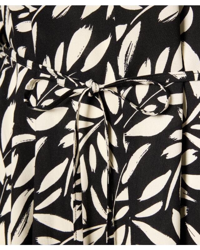 Robe chemisier à motif feuilles femme, noir/blanc (KiK Blusenkleid mit Blattmuster (schwarz/weiß)) — KiK, produit allemand authentique au Maroc