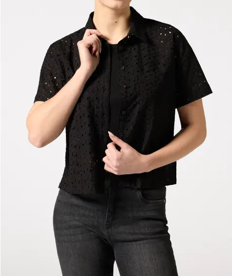 Kurzarmbluse mit Lochmuster