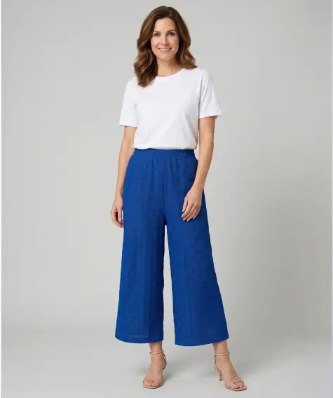 Culotte mit Lochstickereien