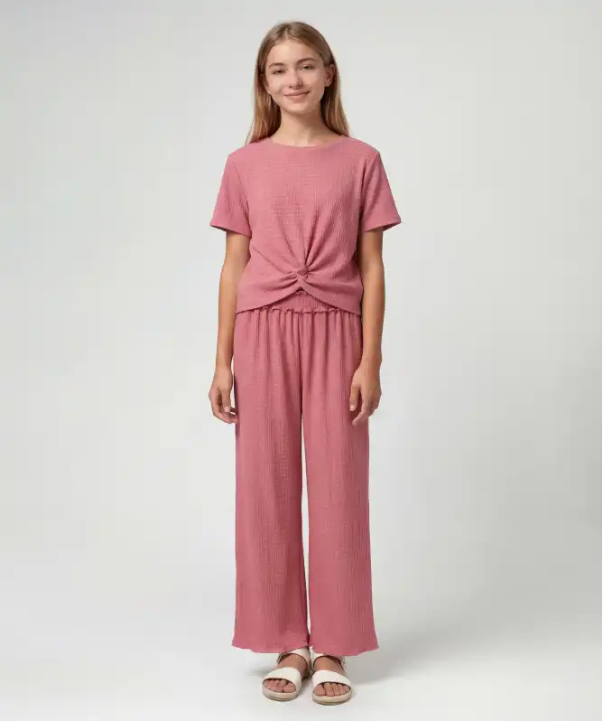 Tričko + kalhoty v pomačkaném vzhledu