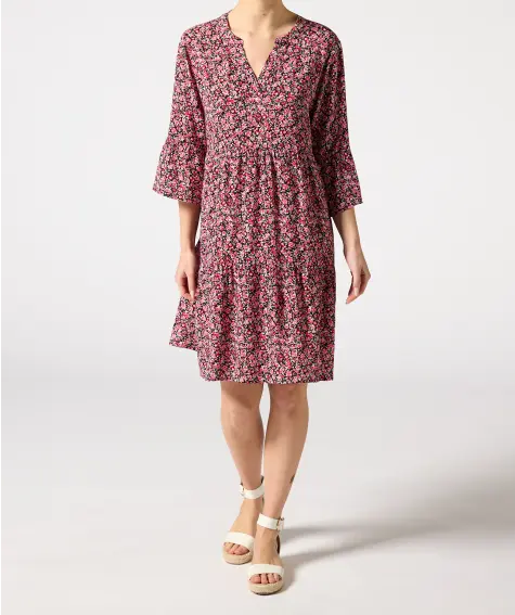 Wijde jurk met bloemen