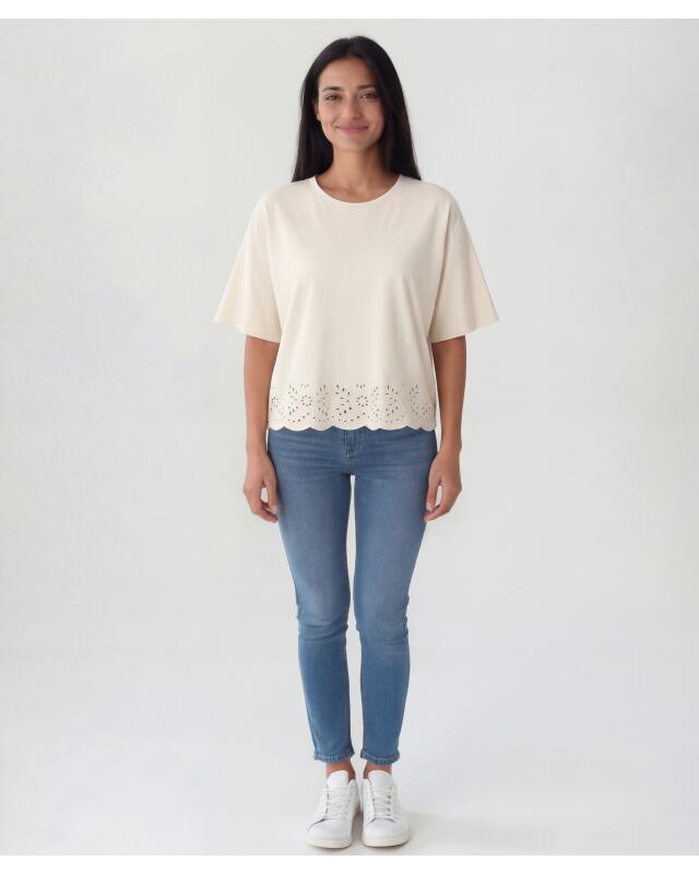 تيشيرت بتطريز مثقب للنساء، بيج (KiK T-Shirt mit Lochstickereien (Beige)) — KiK, منتج ألماني أصلي في المغرب