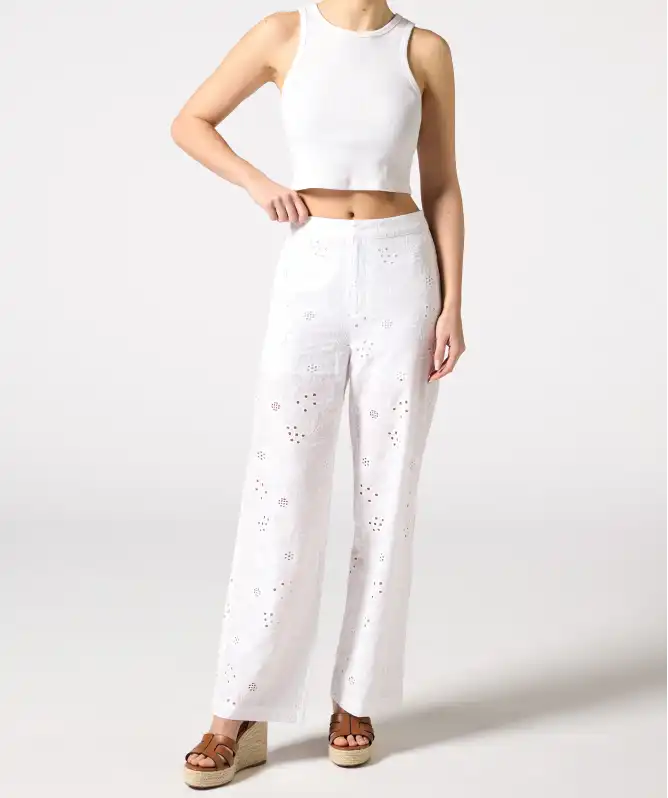 Kalhoty s výšivkou s očky