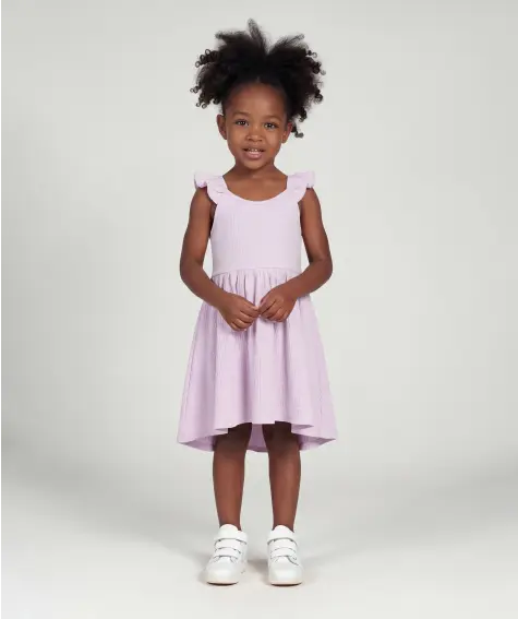 Strukturiertes Kleid mit Rüschenträgern