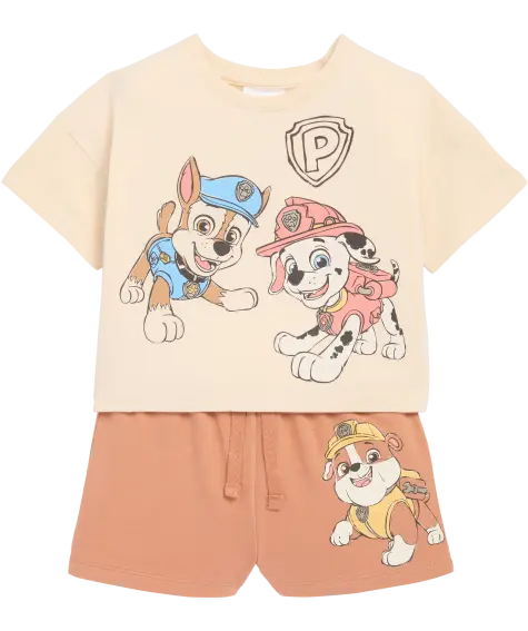 T-Shirt + Shorts