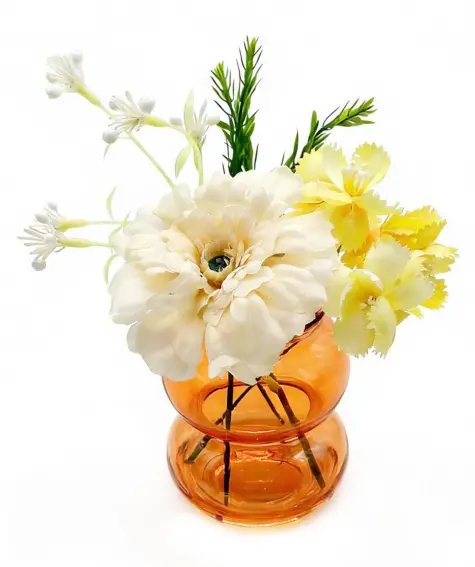 Kunstlentebloemen in vaas