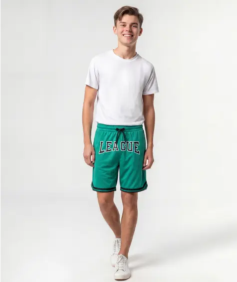 Grüne Basketball-Shorts