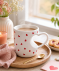 Tasse mit Herzen weiß