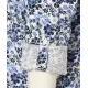 Blusa azul con estampado de flores