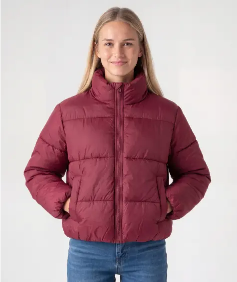 Dunkelrote Steppjacke
