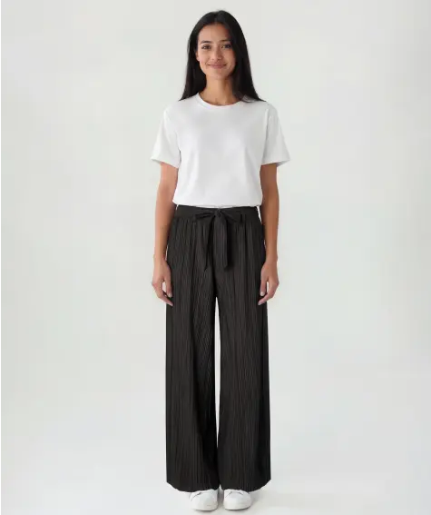 Schwarze Plisseehose