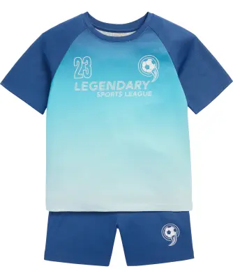Sport-Shirt und Sport-Shorts