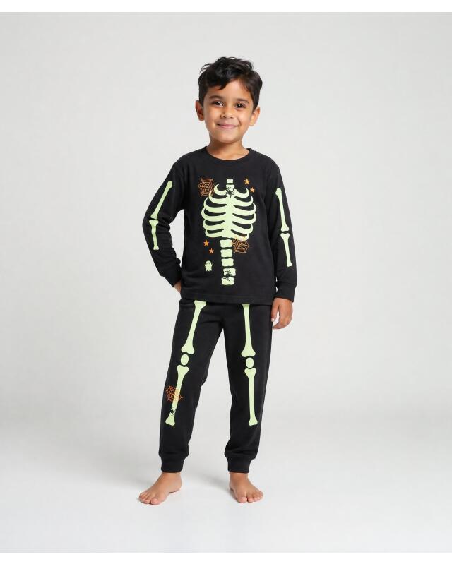 Pyjama à squelette phosphorescent garçon, noir (KiK Pyjama mit Glow-in-the-Dark-Skelett (schwarz)) — KiK, produit allemand authentique au Maroc