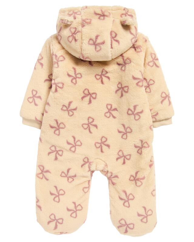 بدلة ناعمة بنقشة الفيونكات لحديثي الولادة للرضيعة، إكرو (KiK Newborn Kuschelanzug Schleifen (naturfarben)) — KiK, منتج ألماني أصلي في المغرب